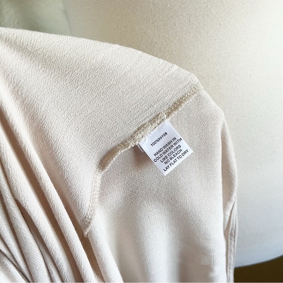 Harlowe & Graham Women's Cream Sleeveless Elastic Front Hi-Low Shell Top Size M - Picture 5 of 6